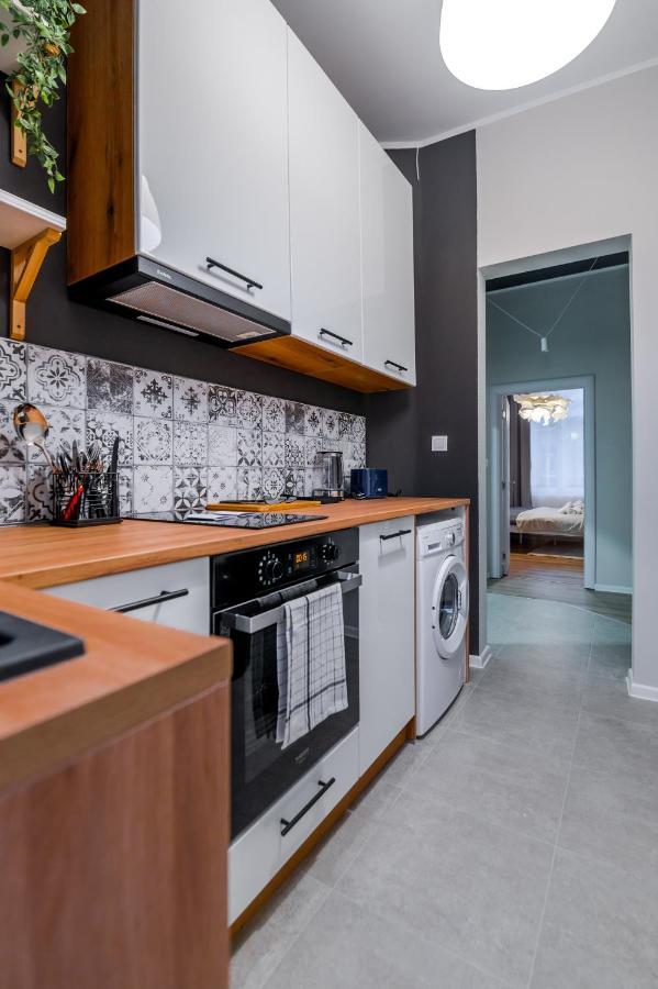 New Black & White - 2Bdr Apartment With Balcony София Экстерьер фото