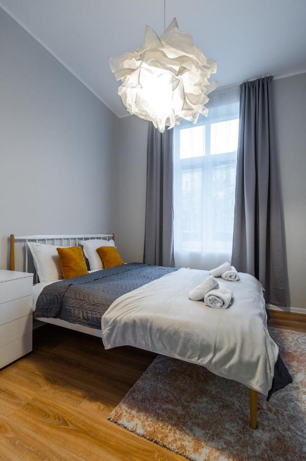 New Black & White - 2Bdr Apartment With Balcony София Экстерьер фото