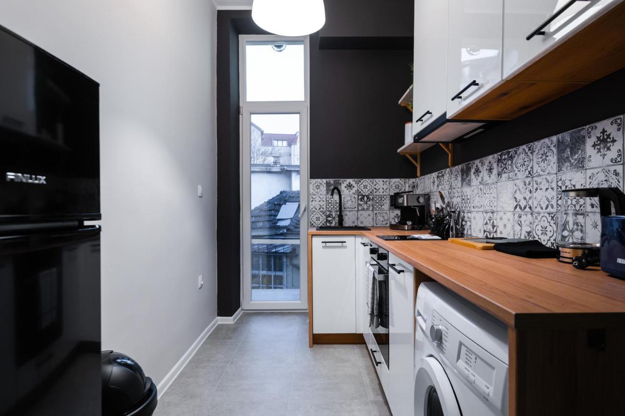 New Black & White - 2Bdr Apartment With Balcony София Экстерьер фото