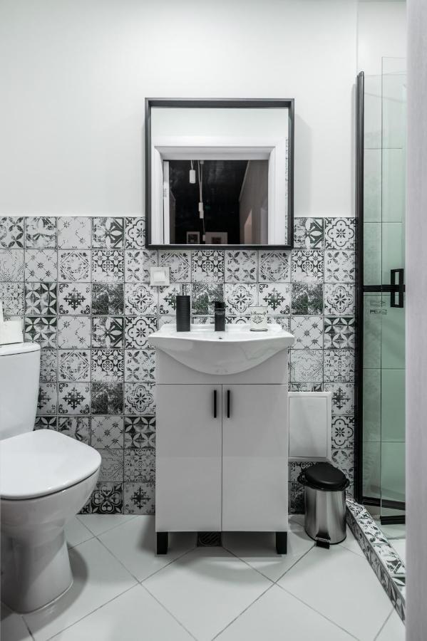 New Black & White - 2Bdr Apartment With Balcony София Экстерьер фото